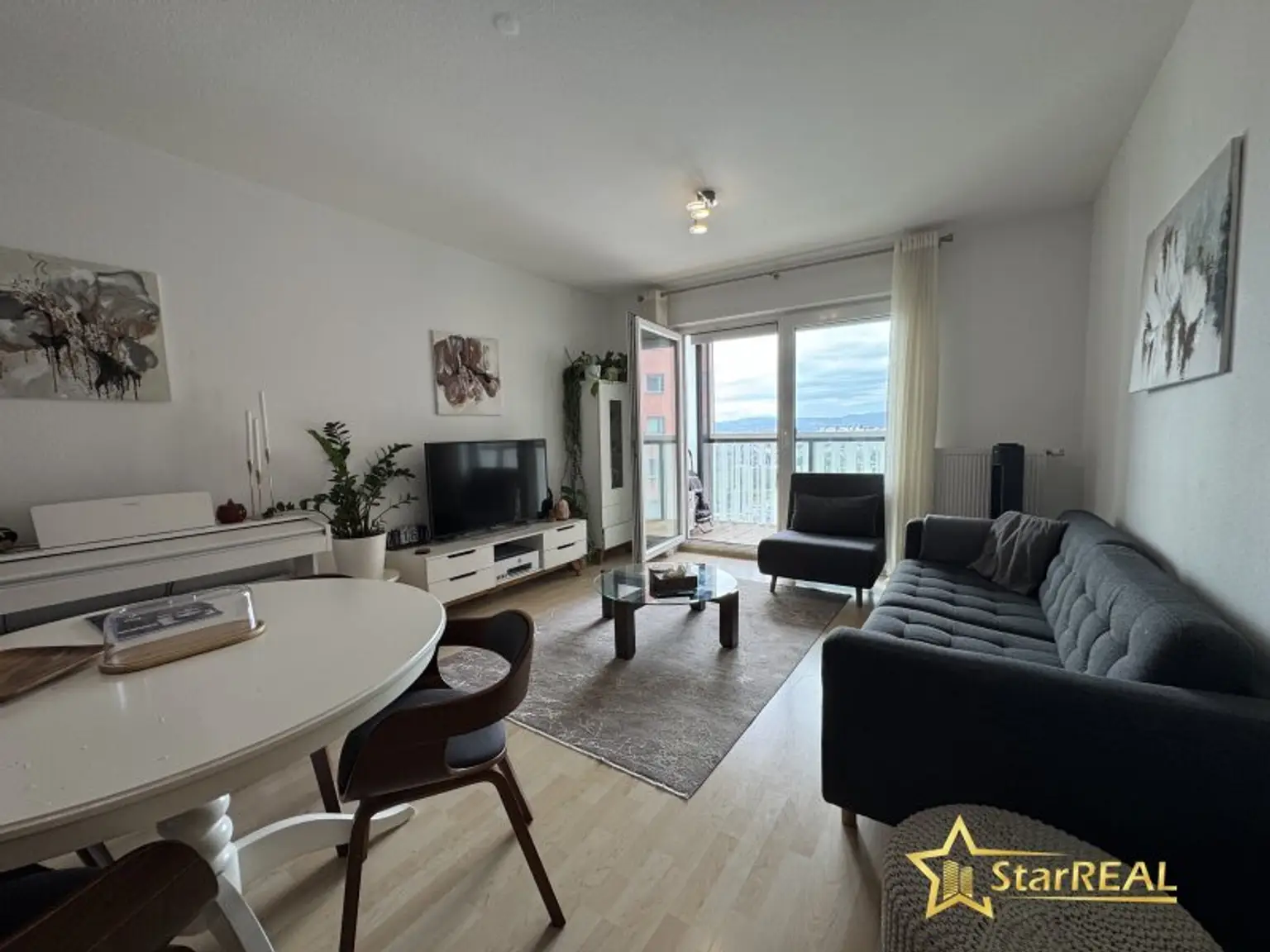 20. STOCK! TOP-WOHNUNG IM DELUGAN MEISSL TOWER. GARAGENPLATZ VORHANDEN. Sauna und Fitnessraum im Haus.