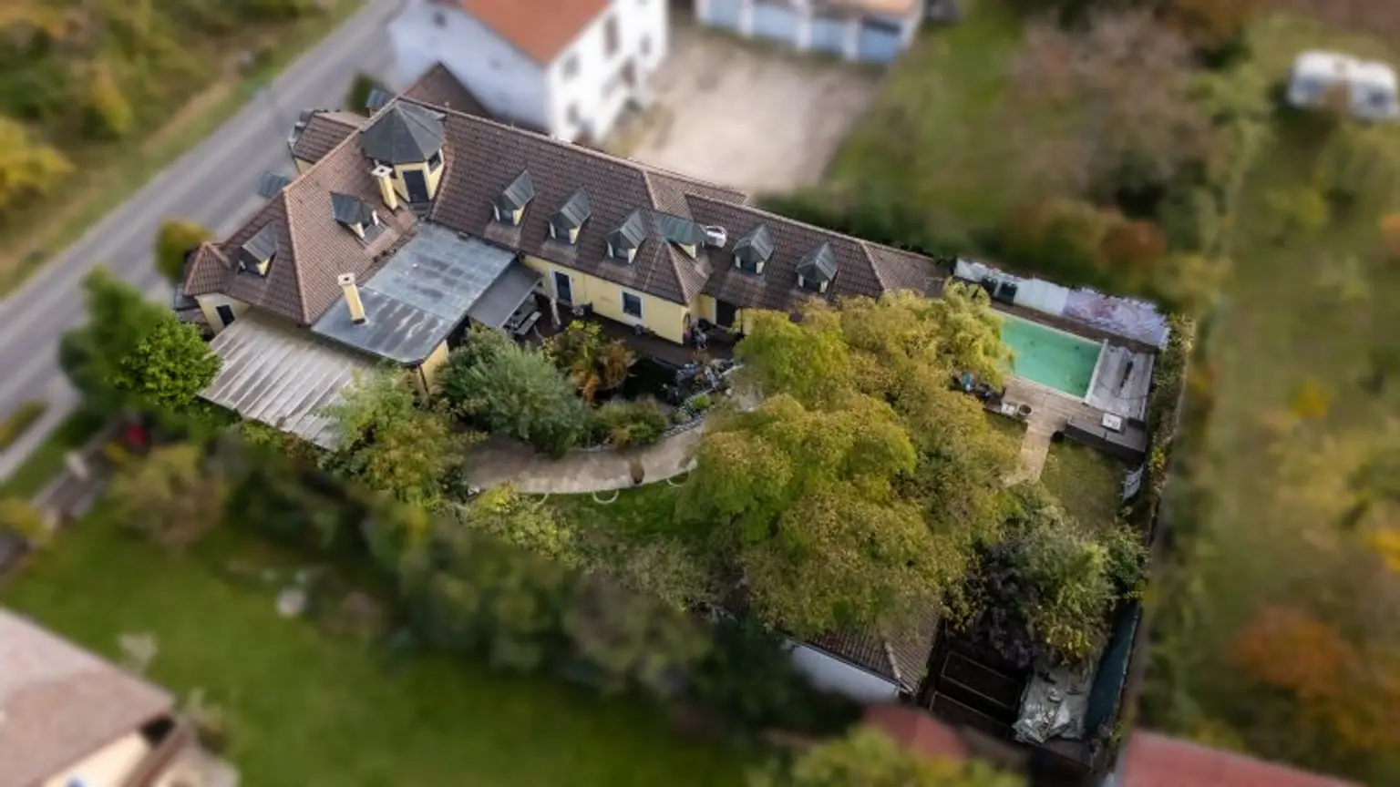 Paradies-Liebhaber aufgepasst! Detailreiches Ein oder Mehrfamilienhaus!