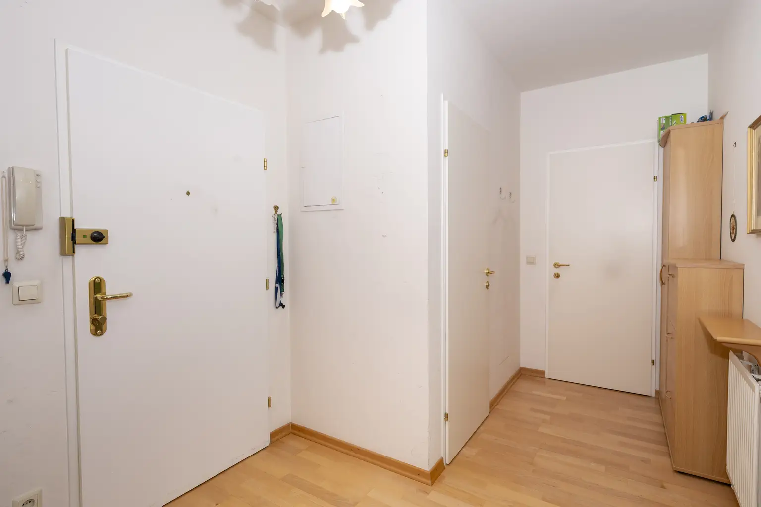 ++ Ruheoase im Zemtrum:  Barrierefreie 2-Zimmer-Wohnung mit Balkon, Grünblick und Tiefgaragenplatz ++