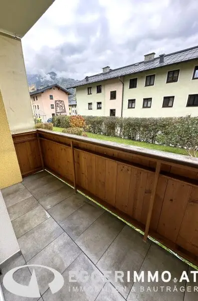 5710 Kaprun: Newly renovated 3-room apartment in a quiet location in Kaprun, near the center, available for rent from November 2025. Parking space available!