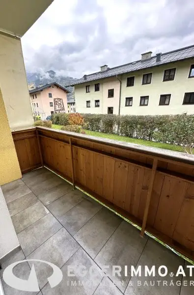 5710 Kaprun: Newly renovated 3-room apartment in a quiet location in Kaprun, near the center, available for rent from November 2025. Parking space available!