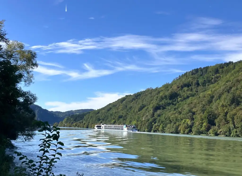 Wohnhaus mit zwei Einheiten und Donaublick