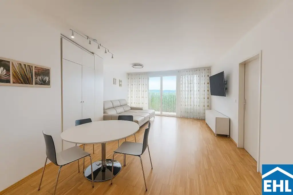 2-Zimmer-Wohnung mit traumhaften Blick ins Grüne und Pool!