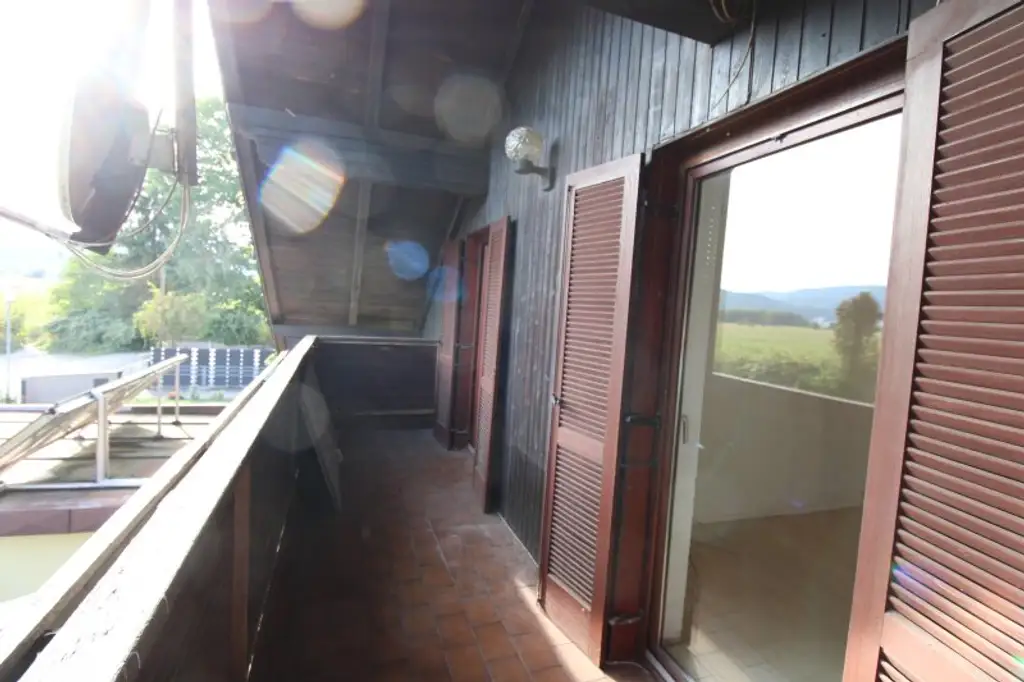 WAIDMANNSDORF  -  Sanierungsbedürftiges Haus in Aussichtslage!
