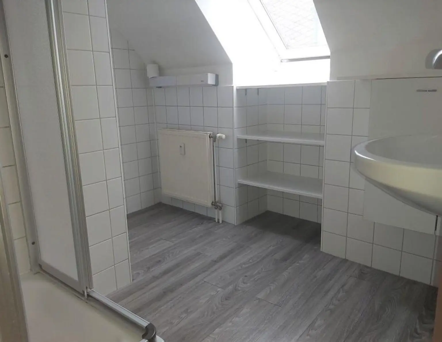 Günstige 2-Zimmer-Dachgeschosswohnung mit Küchenblock in Krieglach im Mürztal zu mieten !