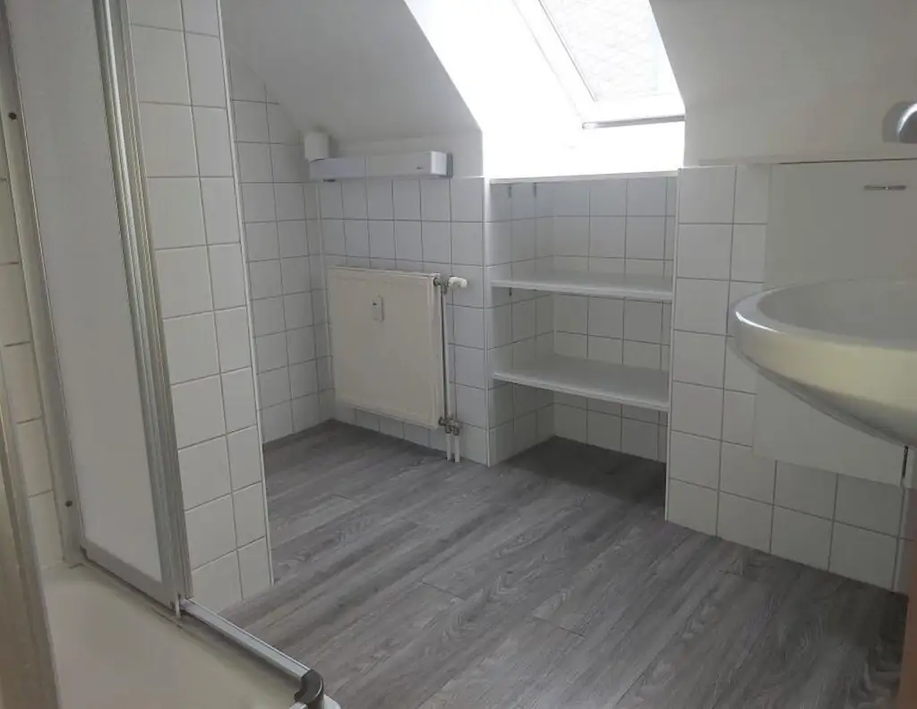 Günstige 2-Zimmer-Dachgeschosswohnung mit Küchenblock in Krieglach im Mürztal zu mieten !
