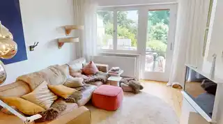 Wohnzimmer mit Zugang zur Terrasse