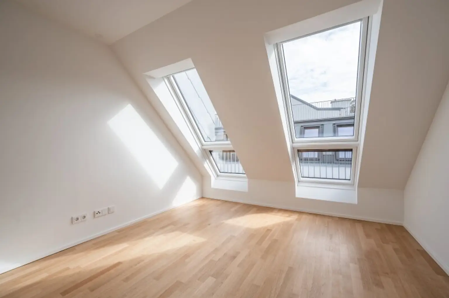 ++MOLLARD 50++ Unique 3-room apartment in the very heart of the city (2/12)