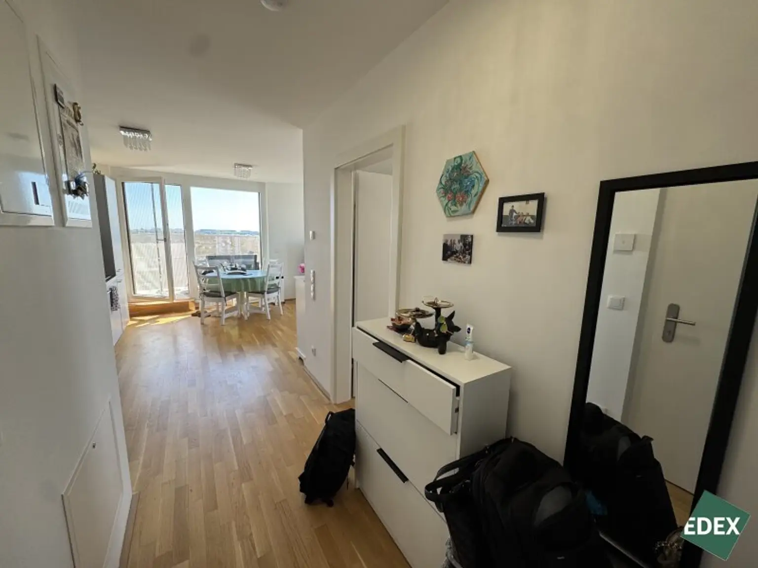 Gemütliche 3-Zimmer-Wohnung mit großzügiger Terrasse nahe U1 Rennbahnweg