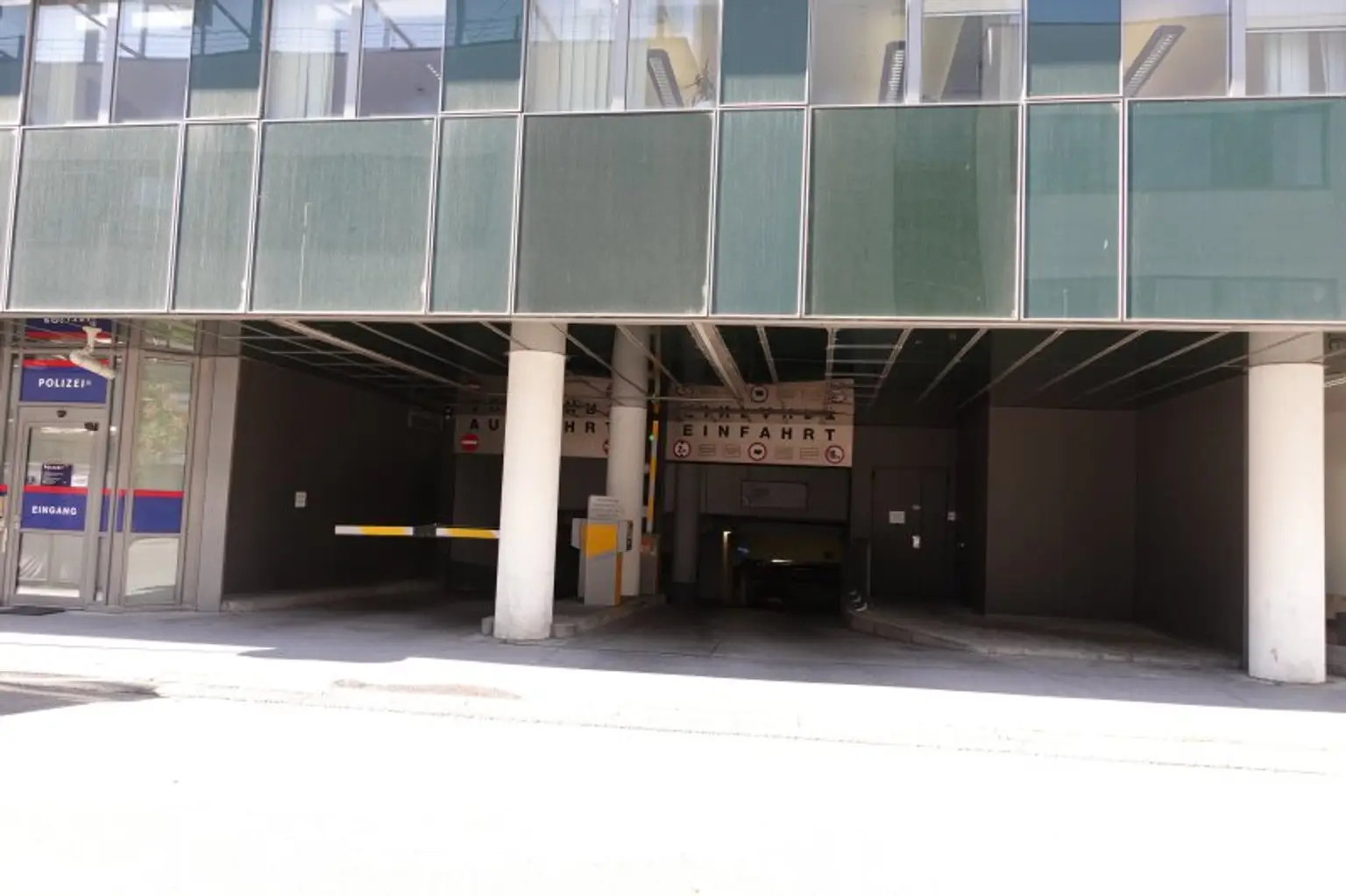Garagenplätze gleich bei U4/U6 Längenfelgasse