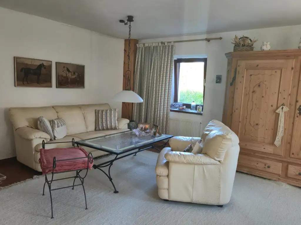 Wunderschöner Dreikanthof in Ruhelage mit Reithalle