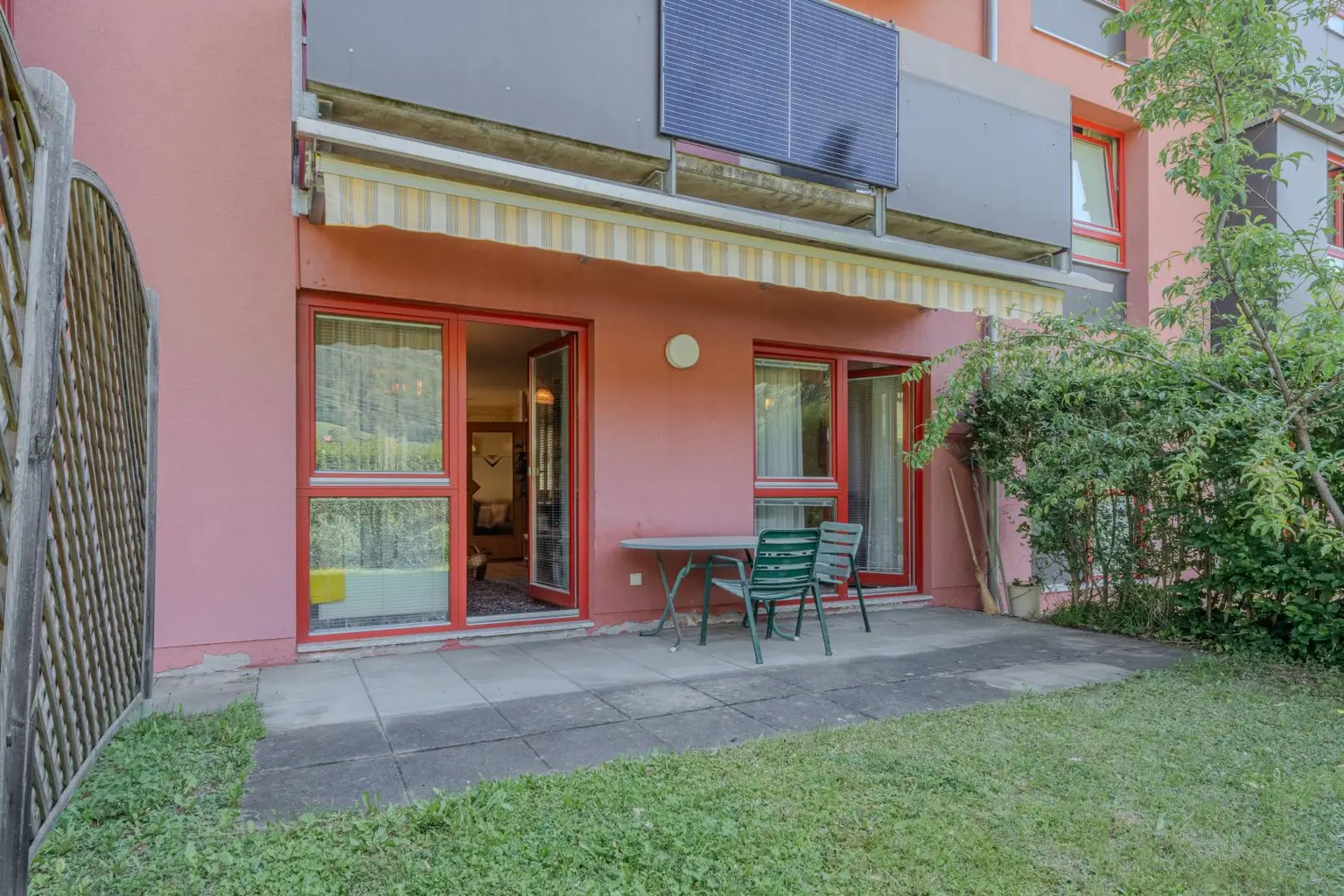 Terrasse mit Garten