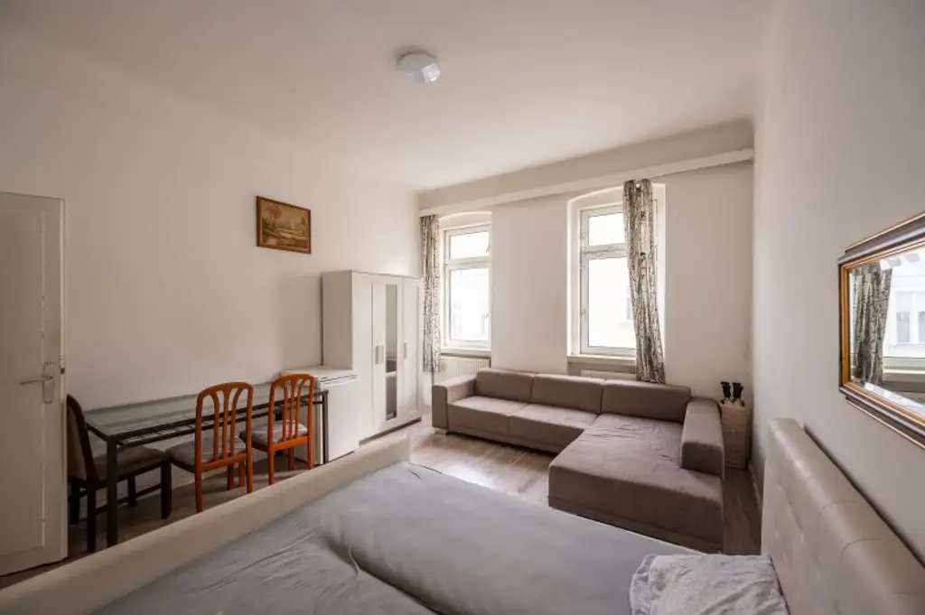 ++NEU++ sanierungsbedürftige 1-Zimmer Altbauwohnung zum Selbstverwirklichen!