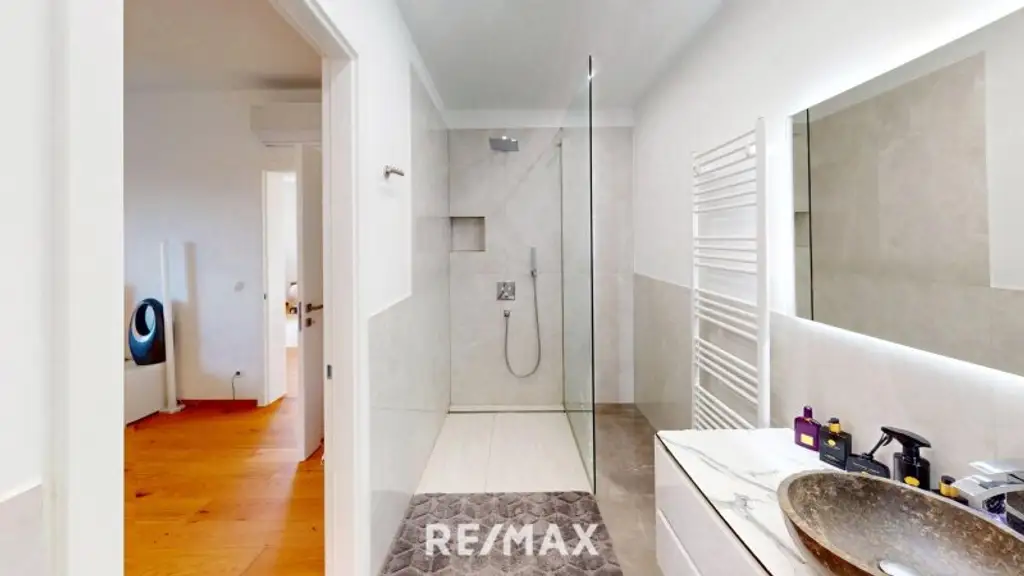 REPRÄSENTATIVE TRAUMVILLA IN BESTLAGE VON HIMBERG NÄHE WIEN & U1