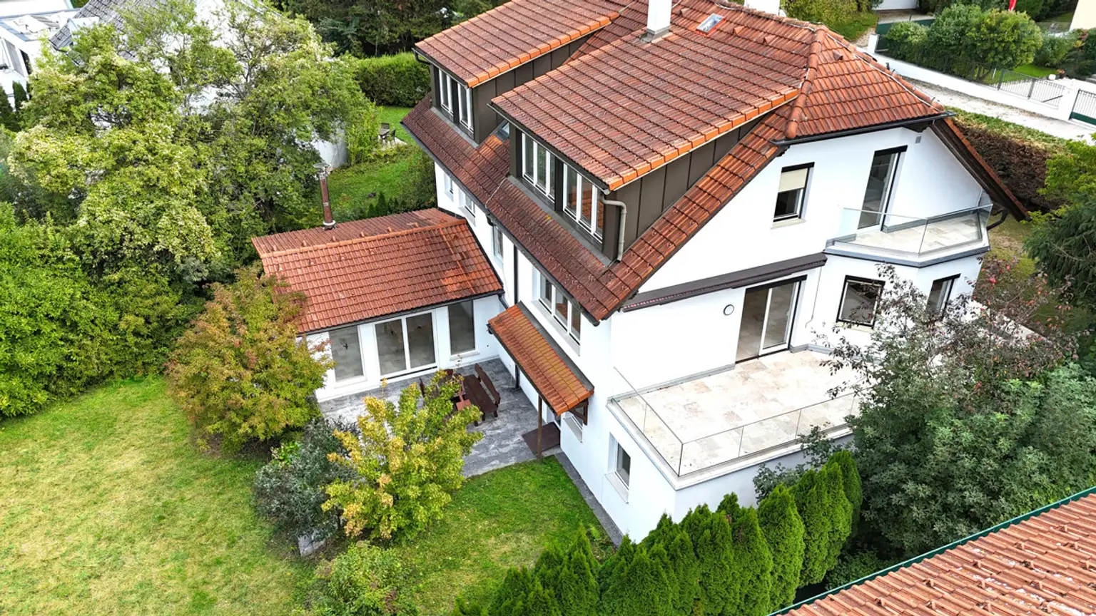 GROßZÜGIGE VILLA IN PURKERSDORF MIT 426 M², SAUNA, POOL, WINTERGARTEN & BESTER ANBINDUNG NACH WIEN