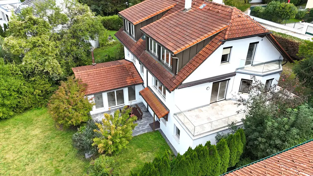 GROßZÜGIGE VILLA IN PURKERSDORF MIT 426 M², SAUNA, POOL, WINTERGARTEN & BESTER ANBINDUNG NACH WIEN