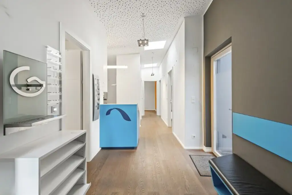 Exklusive Villa mit Nebengebäude in Gießhübl – Wohnen, Arbeiten & Wellness in Premiumlage