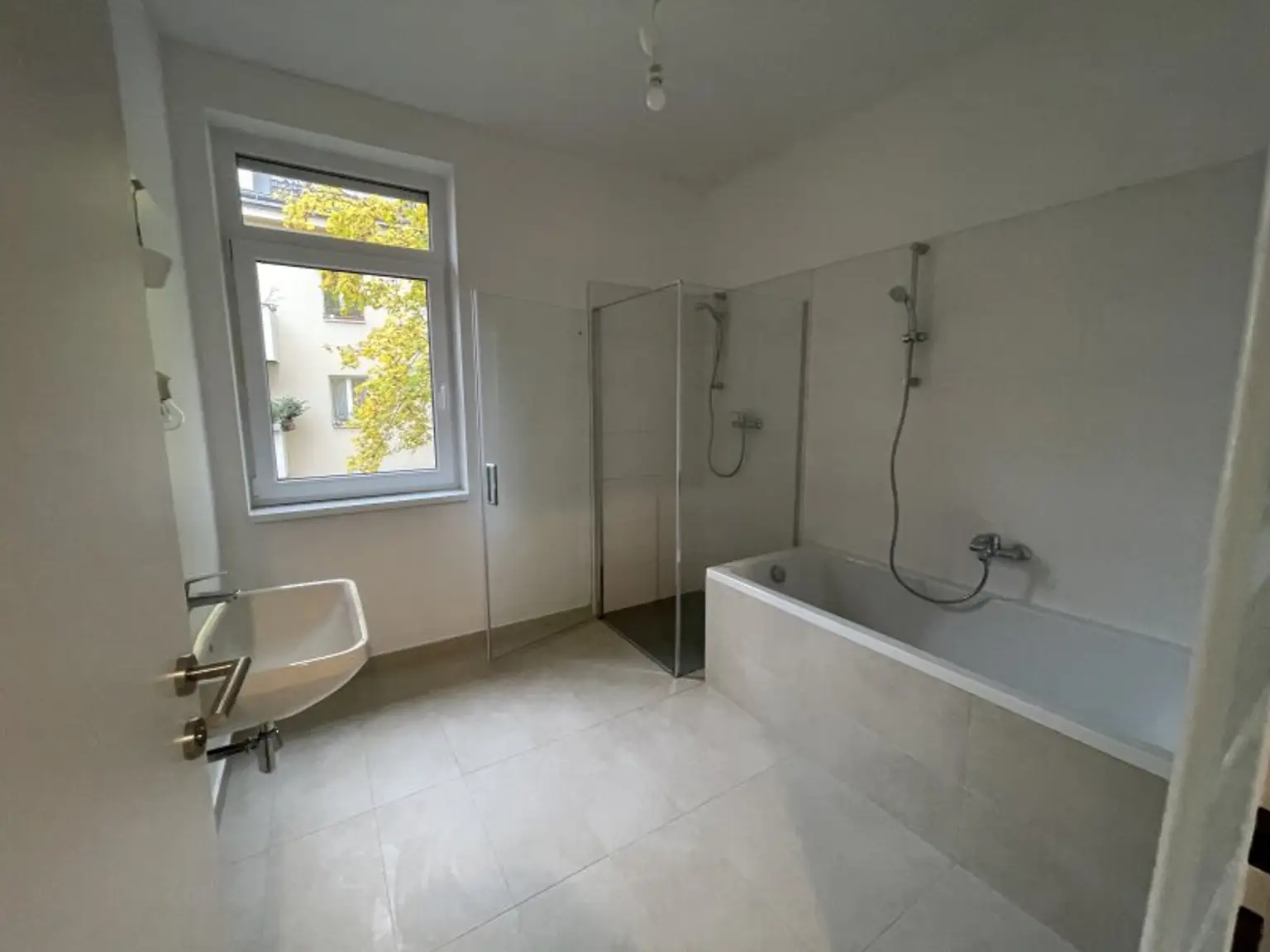Großzügige 2-Zimmer-Wohnung mit Terrasse und Garten in Top-Lage des 19. Bezirks – Nähe Kahlenberg