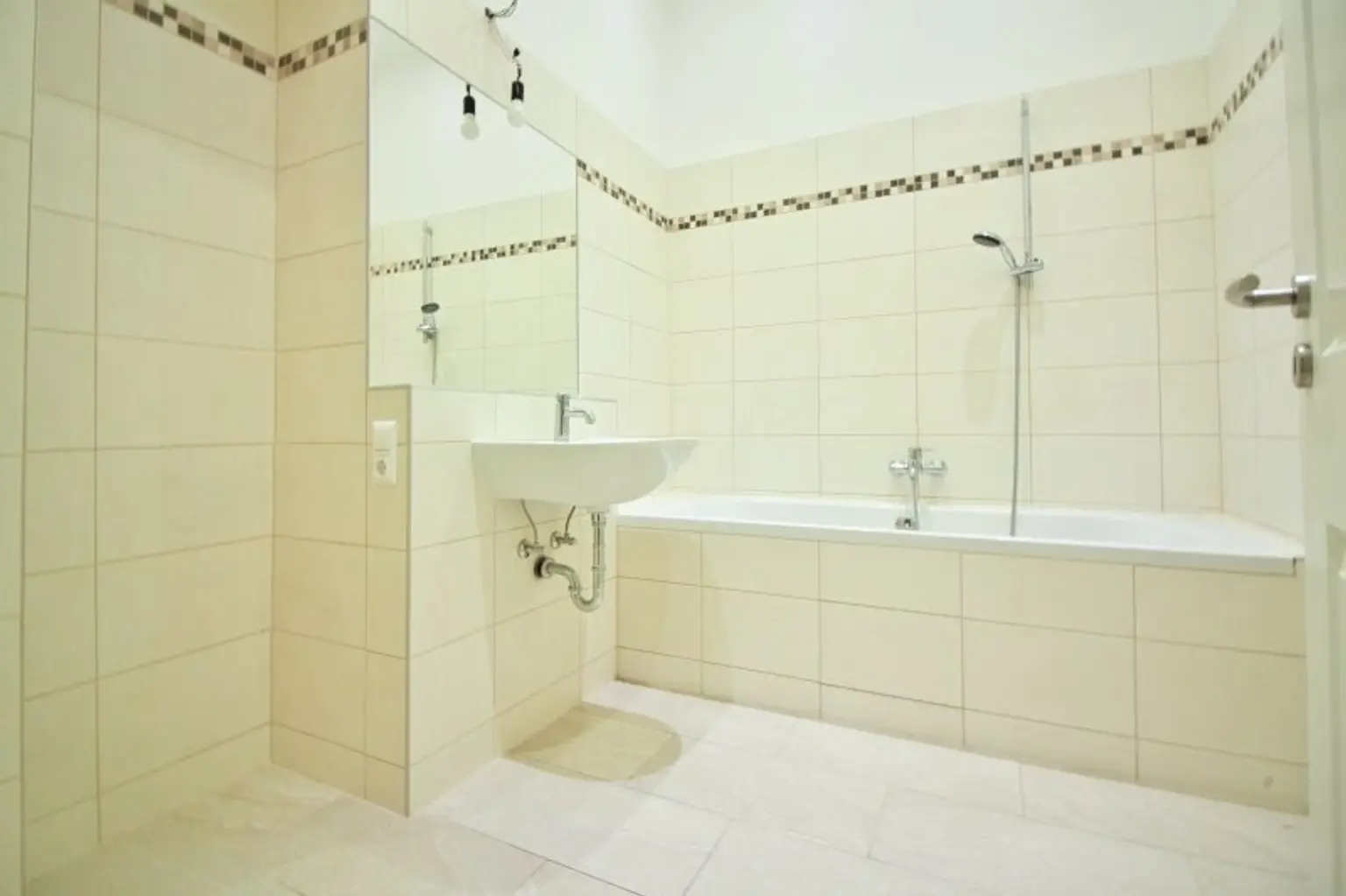 2-Zimmer Wohnung mit herrlichem Altbau-Flair | TOP Lage | sehr guter Grundriss