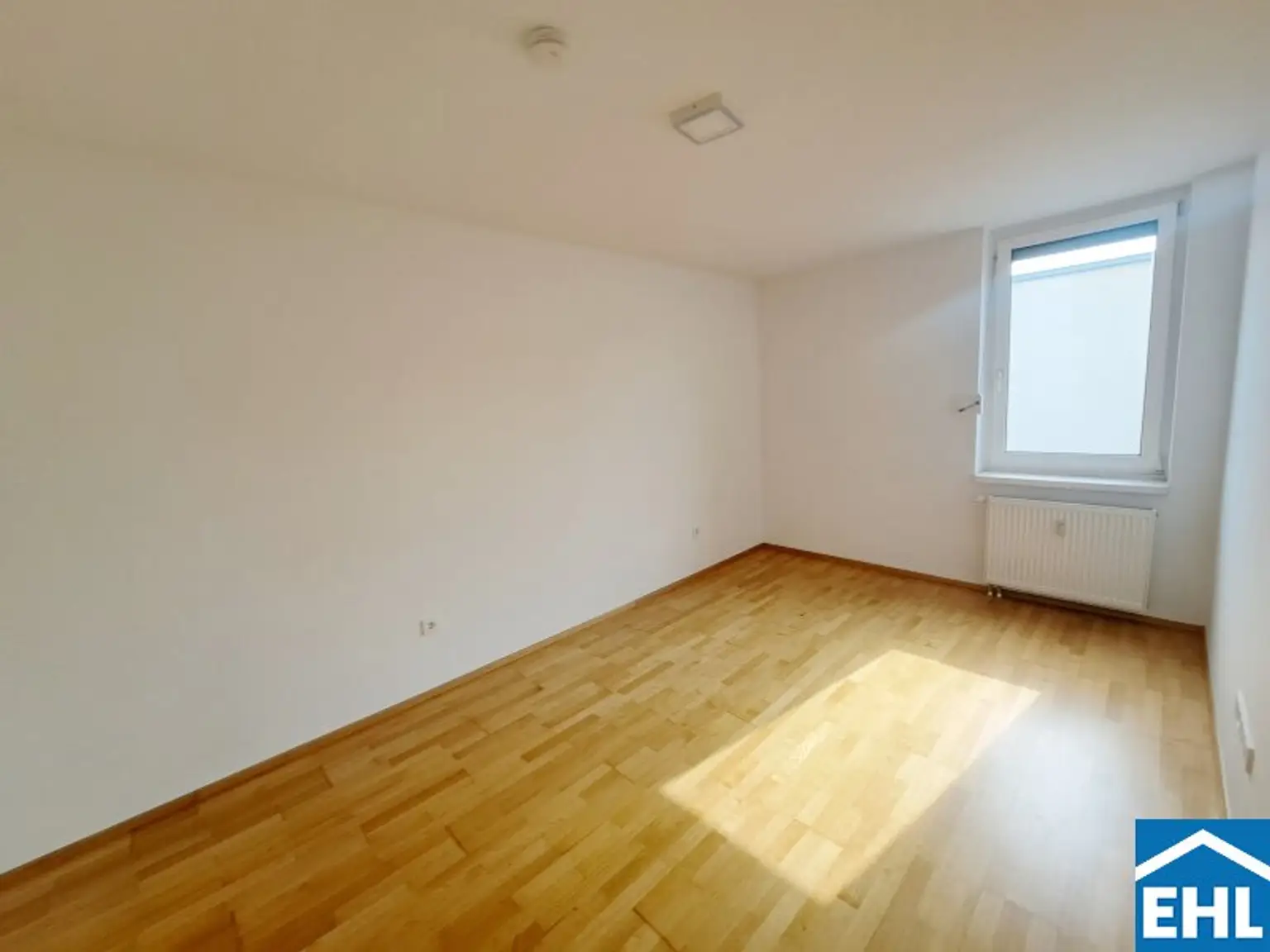 Innenhofseitige 2-Zimmer-Wohnung nahe dem Millennium Tower