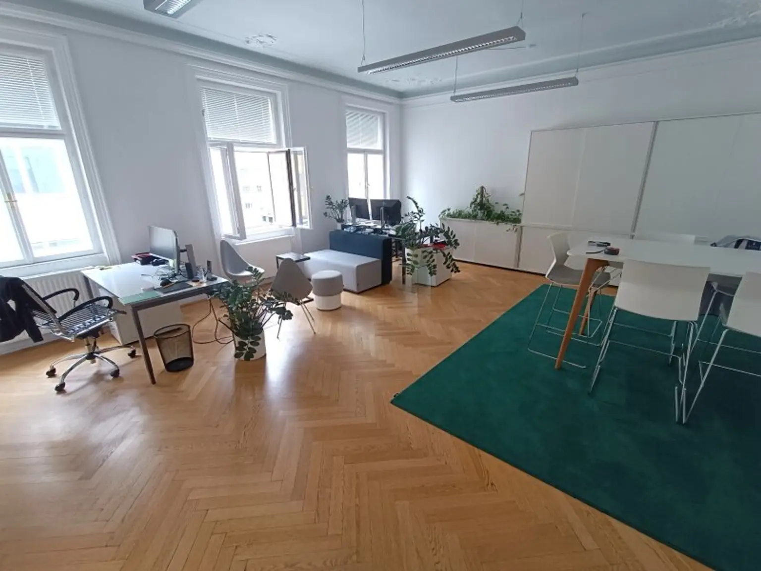 Großzügiges Büro mit Altbau-Charme im 1. Bezirk! Klimatisiert! 5 Räume! Jahrhundertwendehaus mit Lift! Nähe U2/U4 Schwedenplatz!