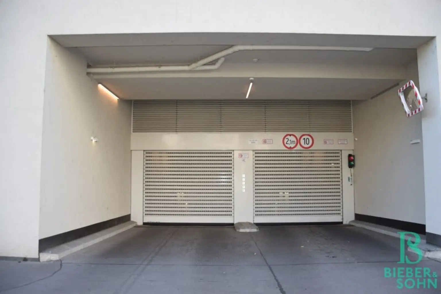 Einfahrtstor