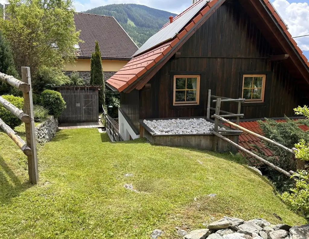 CHALET FÜR 7 - 8 PERSONEN IN KÄRNTEN MIT UNVERBUNDENER AUSSICHT In der Nähe der Ski- und Wandergebiete Bad Kleinkirchheim & Turracher Höhe!