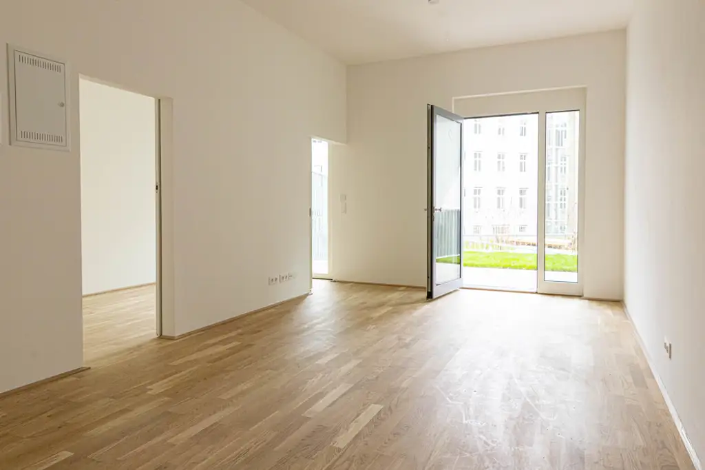 AB JÄNNER: SONNIGE GARTENWOHNUNG - Nähe U3 & Schloss Schönbrunn - 2-Zimmer und Terrasse