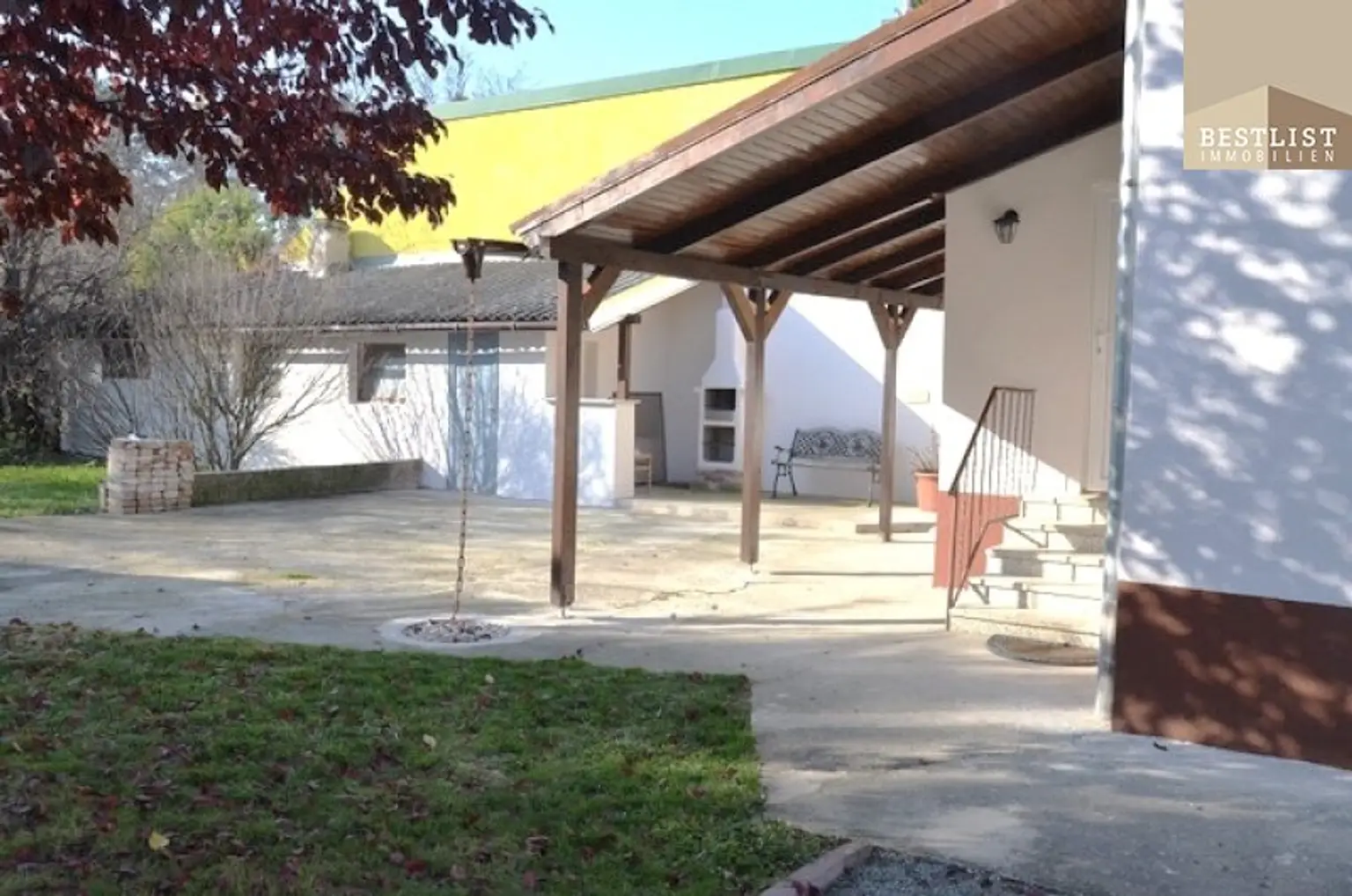 Kleines ausbaufähiges Haus mit uneinsichtigem großem Garten