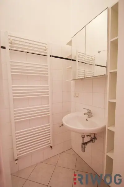Am Migazziplatz *** Nähe U4/U6 Station *** 2-Zimmer mit separater Küche *** beim Theresienbad / park