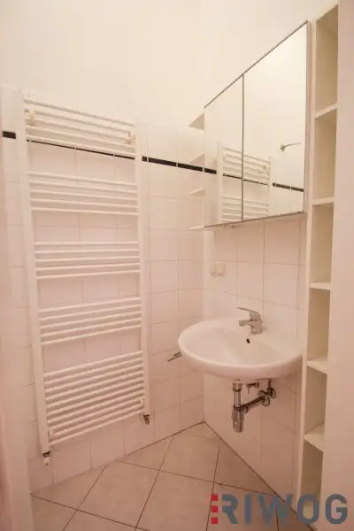 Am Migazziplatz *** Nähe U4/U6 Station *** 2-Zimmer mit separater Küche *** beim Theresienbad / park