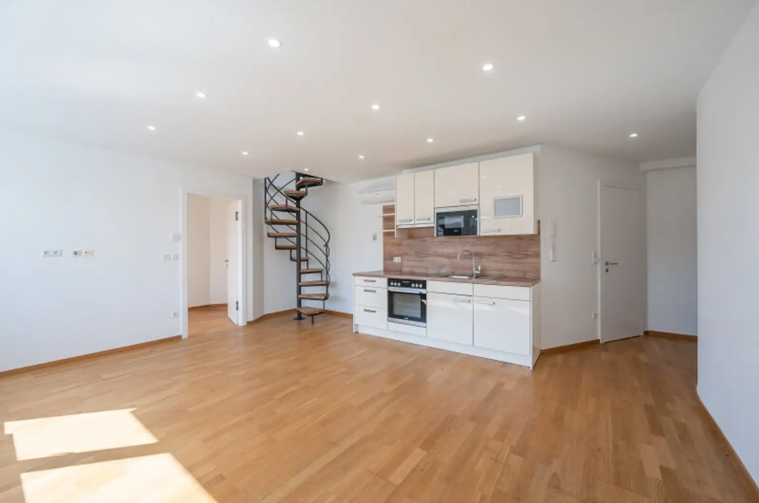++NEU++ Stylische Maisonette im Dachgeschoss – 3 Zimmer mit Sonnenterrasse