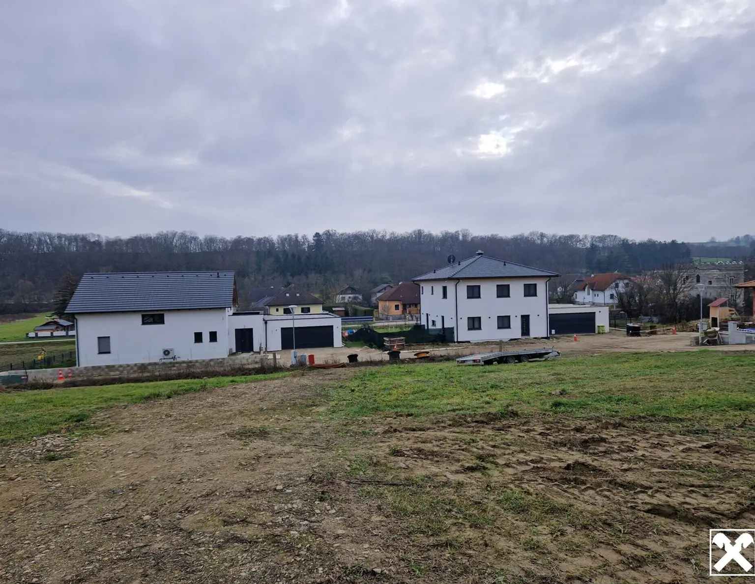 TOLLER AUSBLICK IN RUHIGER WOHNLAGE FÜR IHR PRIVATES EINFAMILIENHAUS MIT BAUZWANG