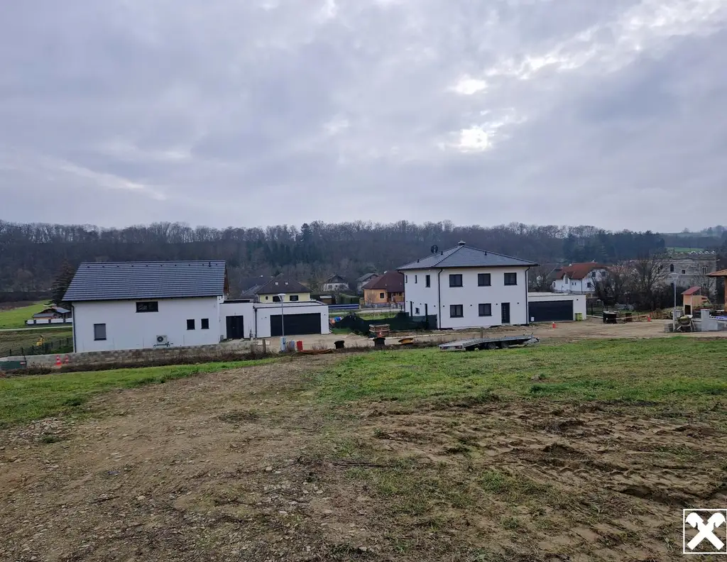 TOLLER AUSBLICK IN RUHIGER WOHNLAGE FÜR IHR PRIVATES EINFAMILIENHAUS MIT BAUZWANG