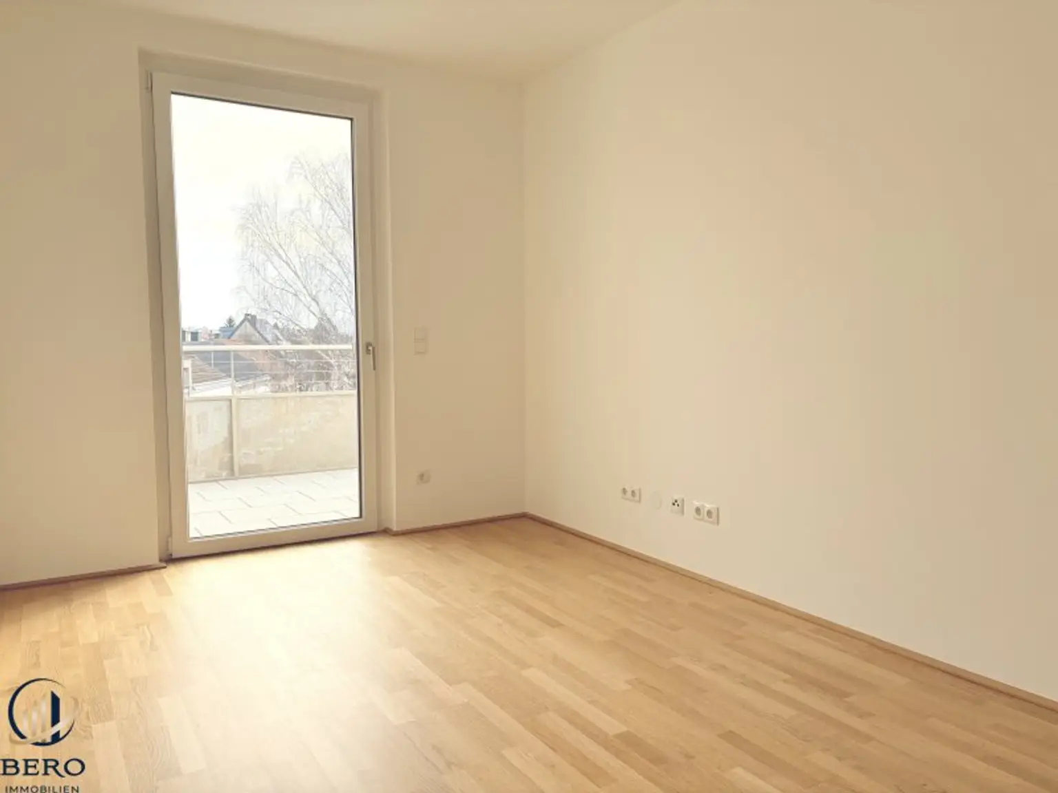 2. Zimmer Richtung Balkon
