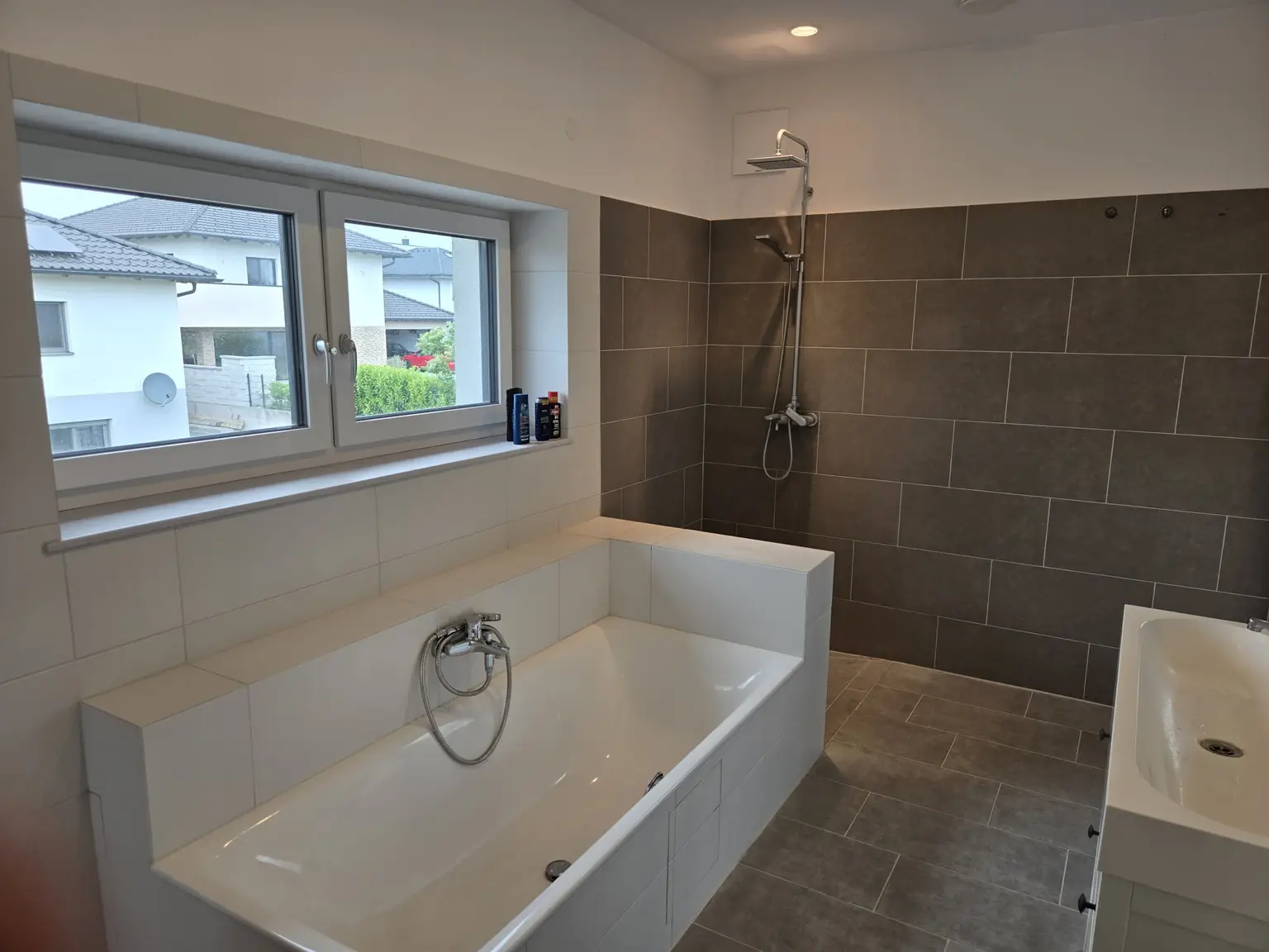 Badezimmer mit Badewanne