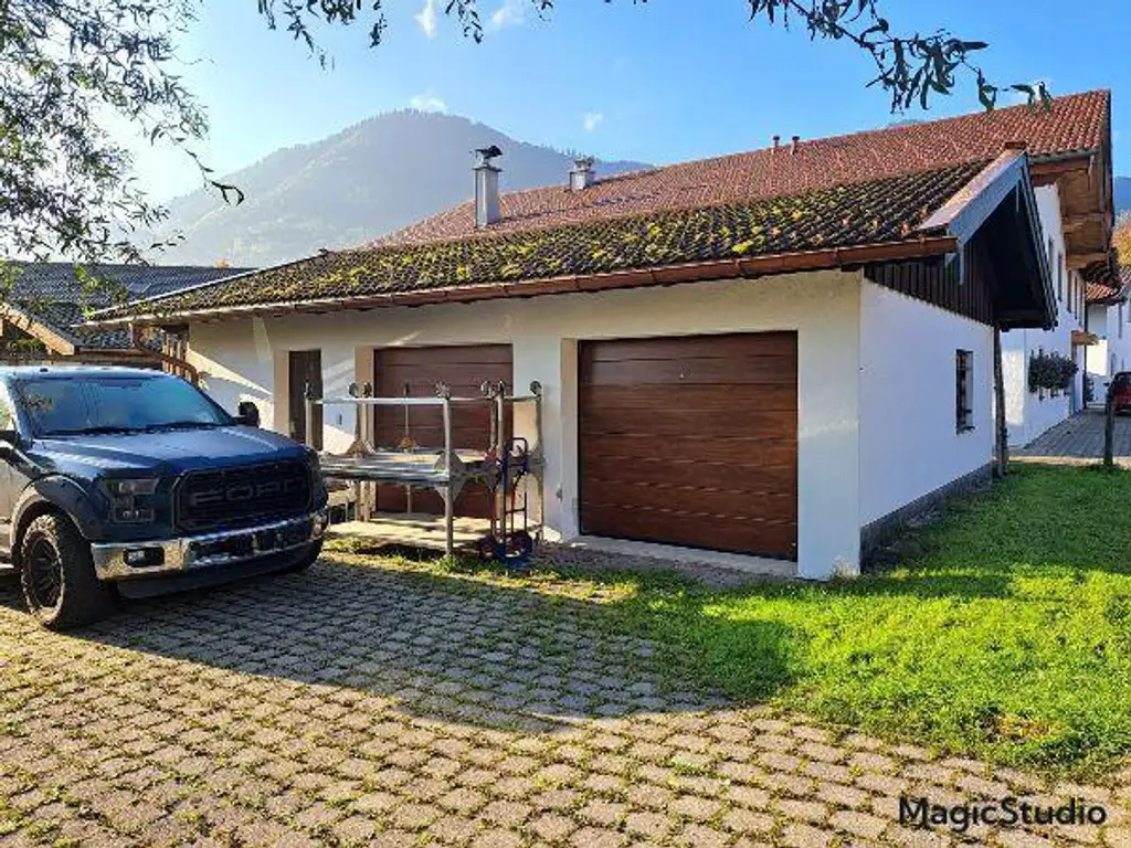 Großzügiges Zweifamilienhaus mit Bergblick in Ruhpolding