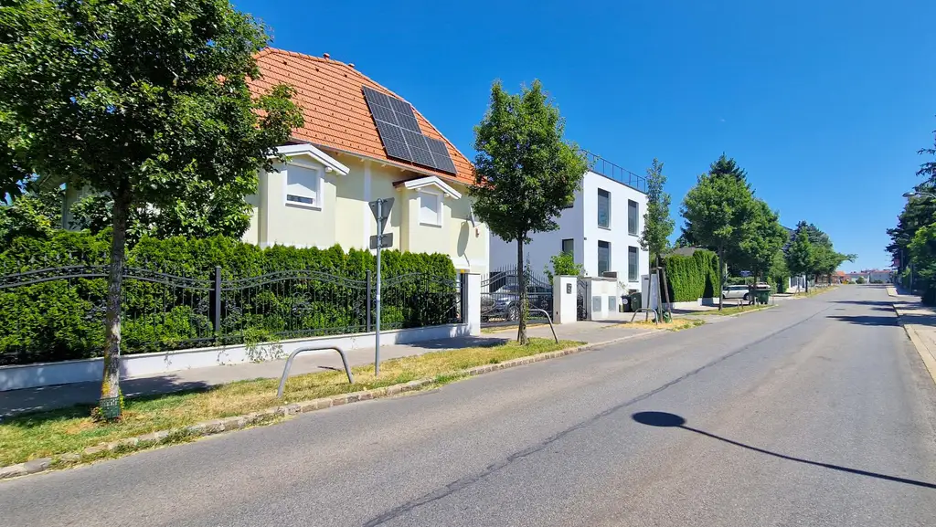 Niedrigenergie-Doppelhaushälfte in Mauer. 5 Zimmer, Terrasse, Garten und Autostellplatz