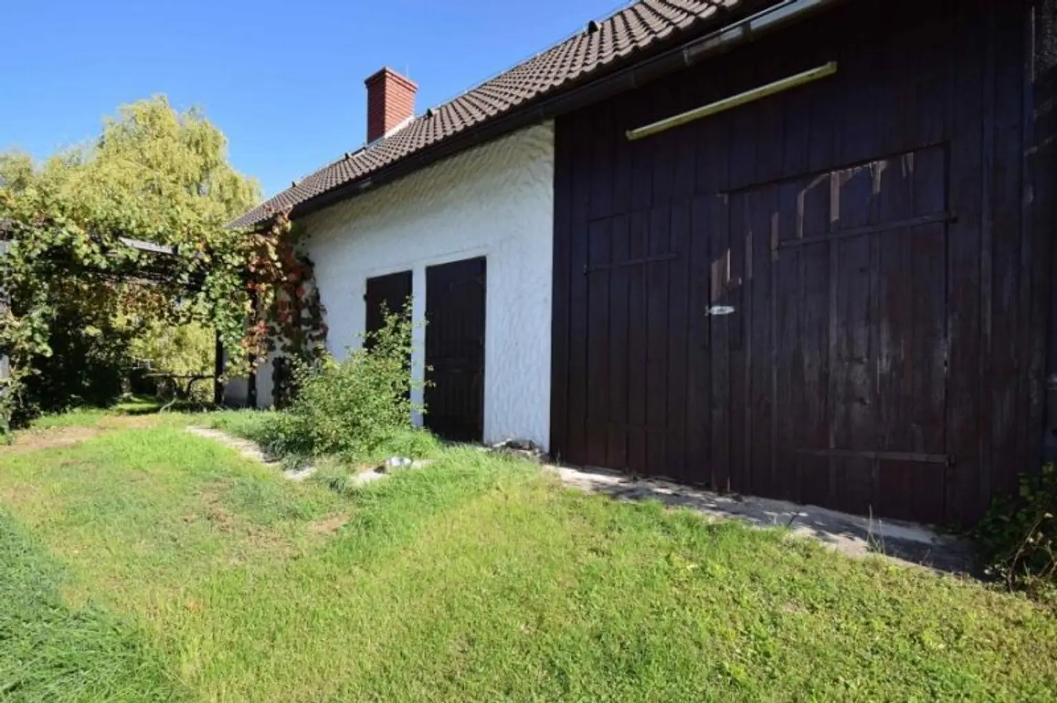 Exklusives Traum-Anwesen mit Naturteich und Gästehaus