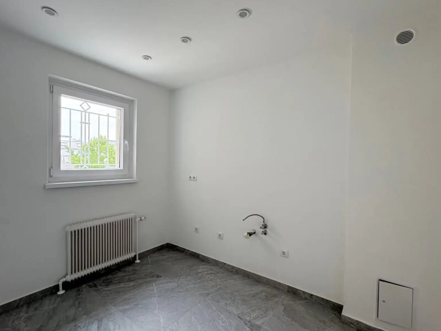 EIN TRÄUMCHEN! FRISCH SANIERT, HELL UND RUHIG MIT LOGGIA IM SCHÖNEN GERSTHOF
