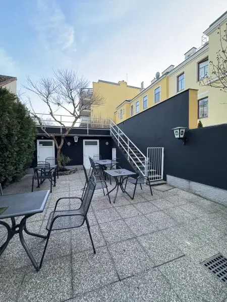 Anlagepaket mit 5 Geschäftslokale & 1 Wohnung – stabile Mieteinnahmen – attraktive Rendite 5,25%