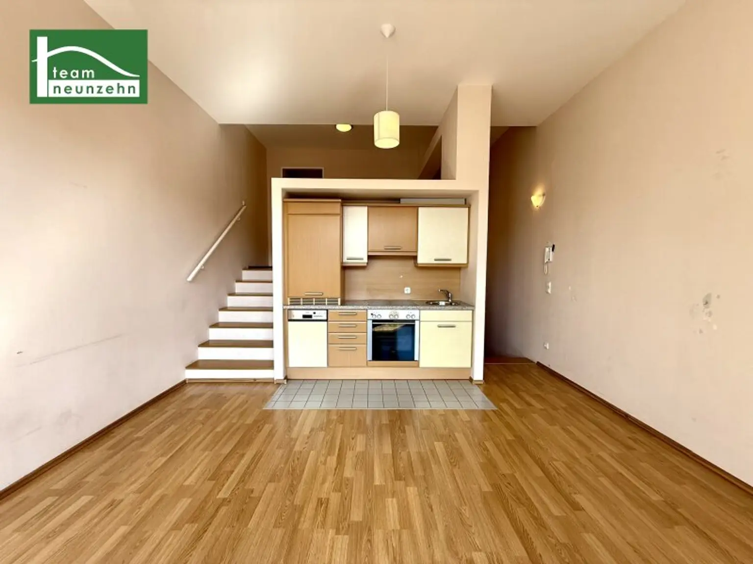 Lichtdurchflutetes Wohnen auf drei Ebenen – Stylische Maisonette mit Loggia in ruhiger Lage nahe dem Wienerberg!