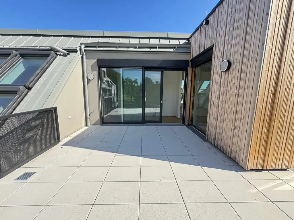 STOCK IM WEG - "Licht. Raum. Luxus. - 5 Zimmer Dacherstbezug mit Gartenblick, Südterrasse & Garage"