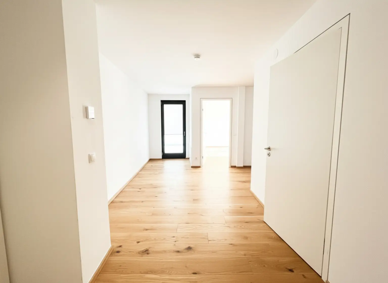 UNBEFRISTET: Klimatisierte Dachgeschosswohnung mit 2 Loggien in Top Lage
