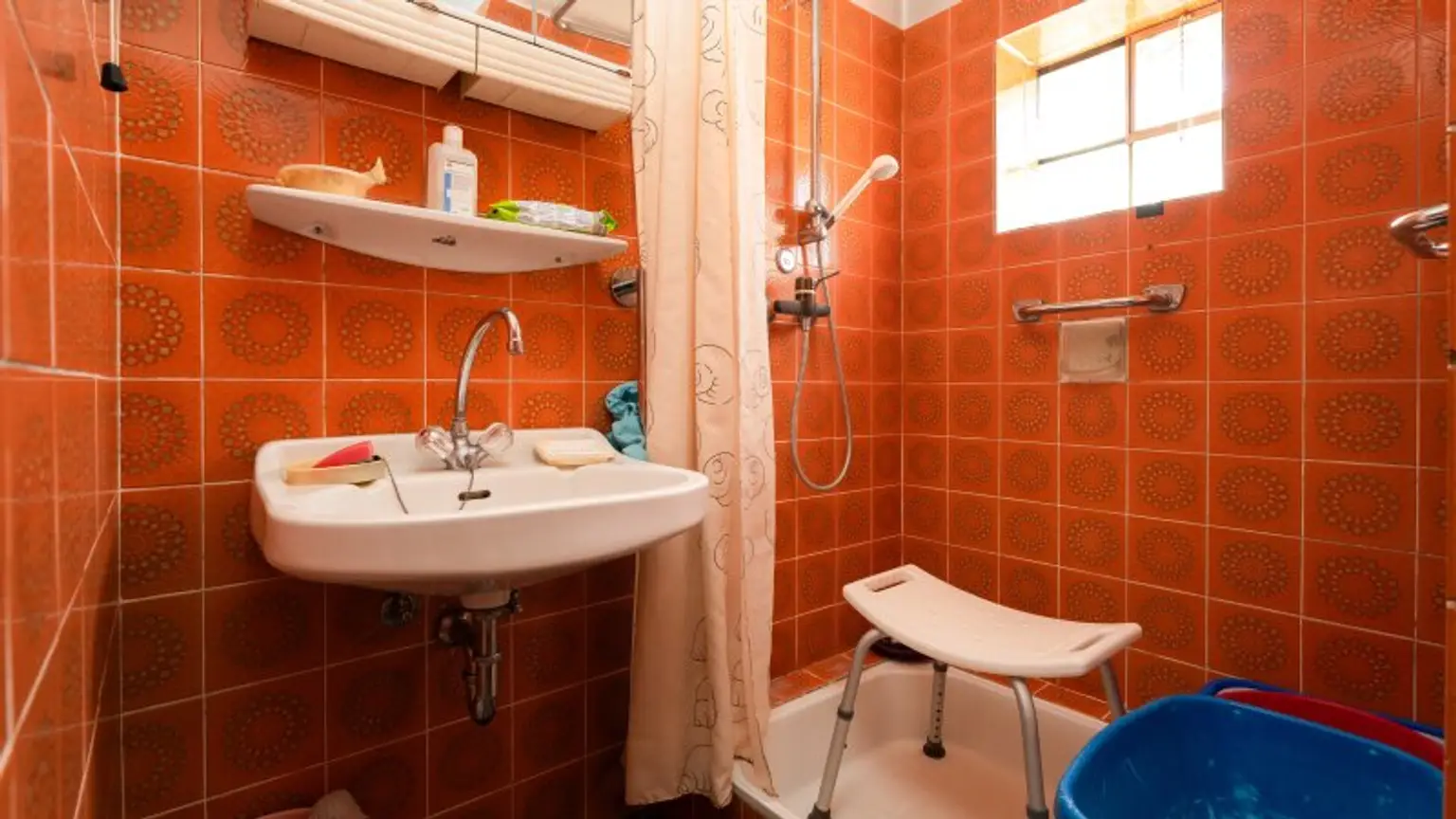 Sanierungsbedürftiges Haus in Untersiebenbrunn! Rohdachboden mit Ausbaupotential!
