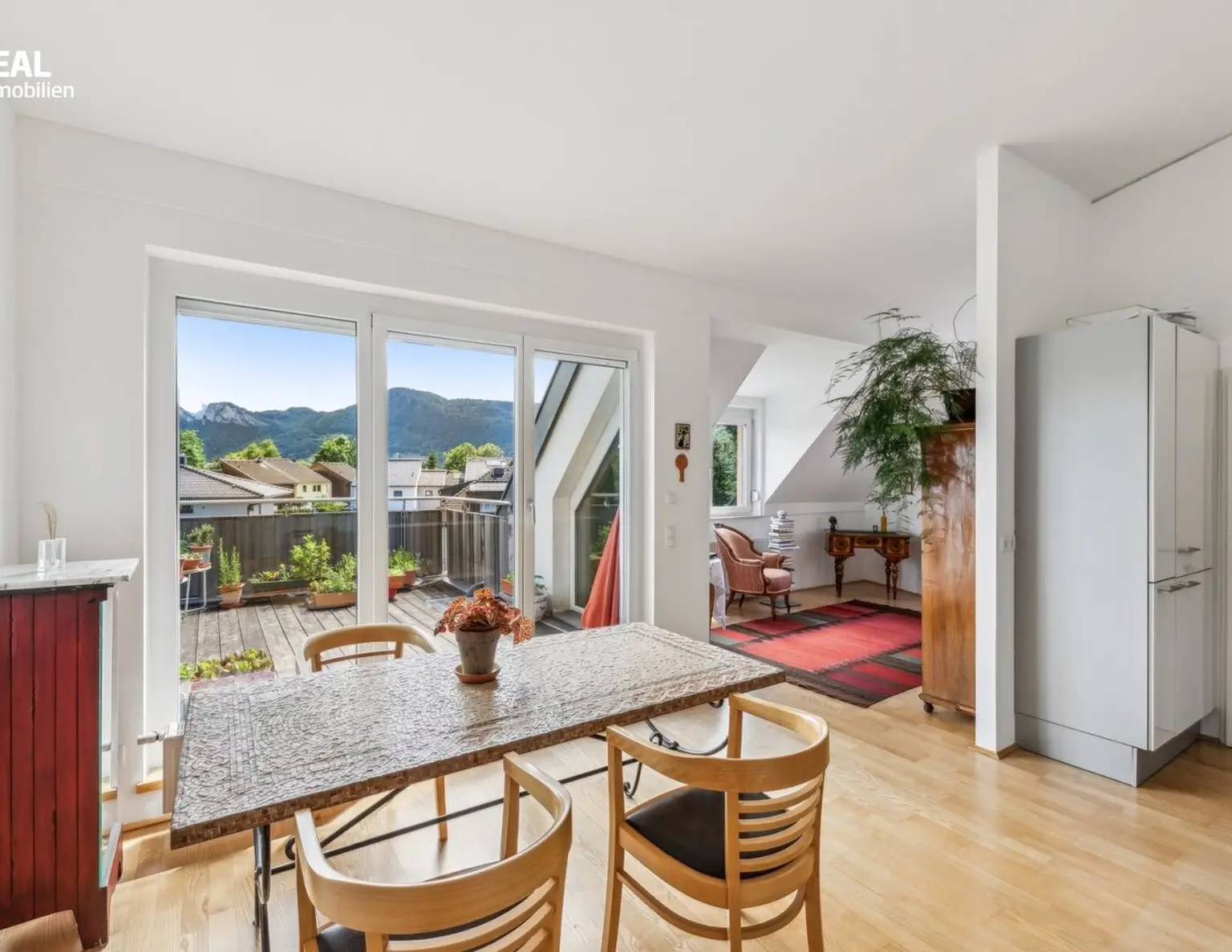 Jung. Grün. Gut angebunden - Stylische Wohnung in Rif
