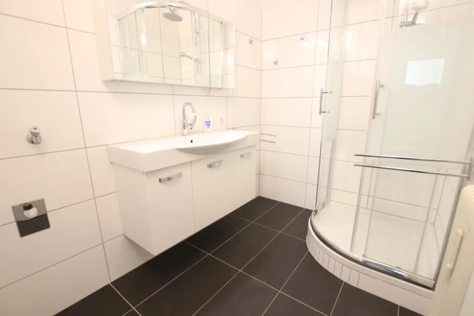 Schöne sanierte 2 Zimmer Wohnung mit Loggia in Waidmannsdorf - Lodengasse