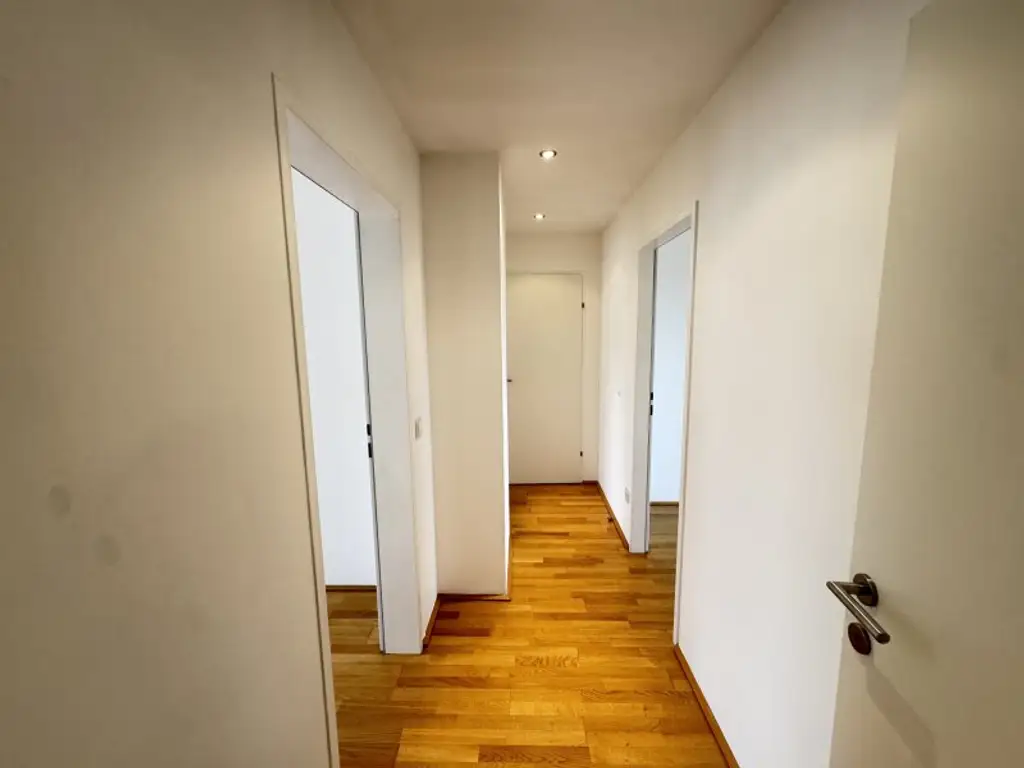 Exklusive Dachgeschoßwohnung mit Terrasse beim Stadtpark - Ab sofort verfügbar!