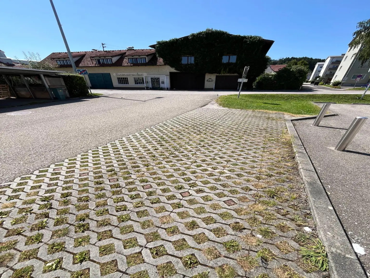DEM ATTERSEE SO NAH! Leistbares Passiv-Eckreihenhaus mit sonnigem Eigengarten und Einzelgarage im Zentrum von Seewalchen am Attersee