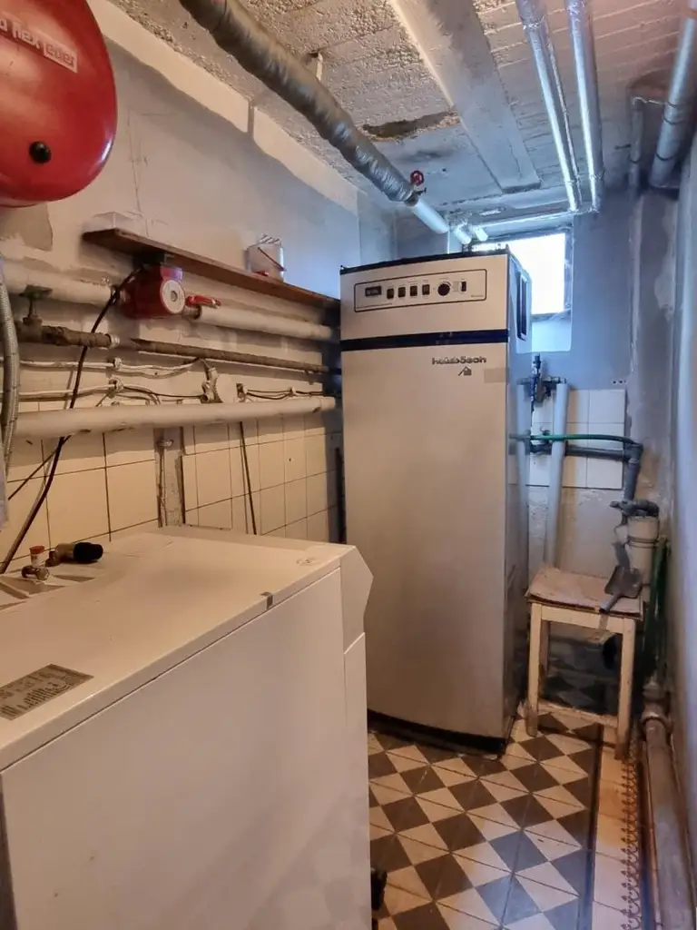 GERÄUMIGES EIN / ZWEIFAMILIENHAUS IN SONNIGER LAGE